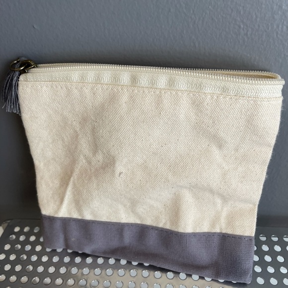 Linen T makeup pouch - Picture 5 of 5